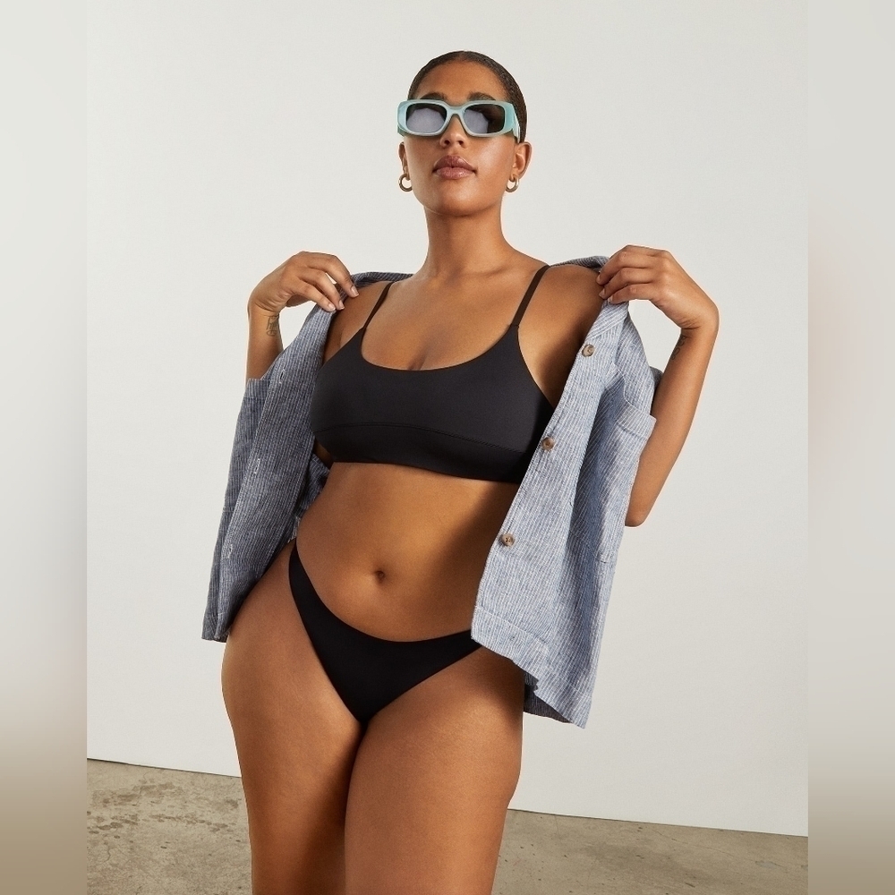 Everlane The Scoop-Neck Bikini Top in Black in Size Large